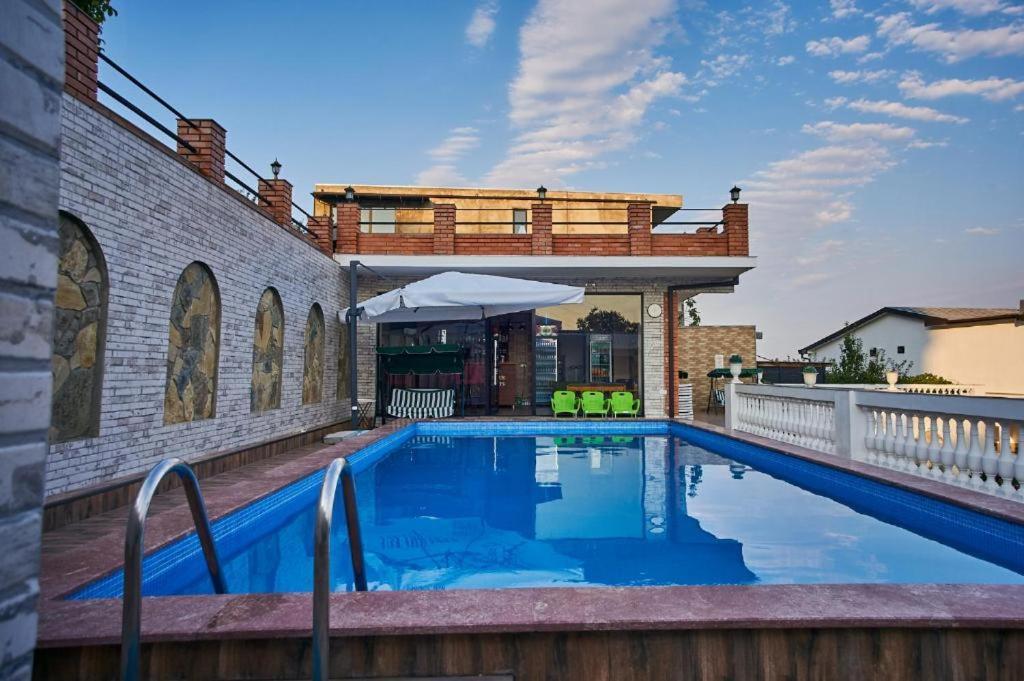 The Hilltop Skyline Hotel Tbilisi Exterior foto