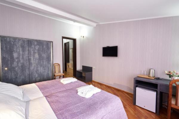 The Hilltop Skyline Hotel Tbilisi Exterior foto